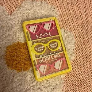 💄NYX Barbie The Movie Greetings From Barbie Land Palette